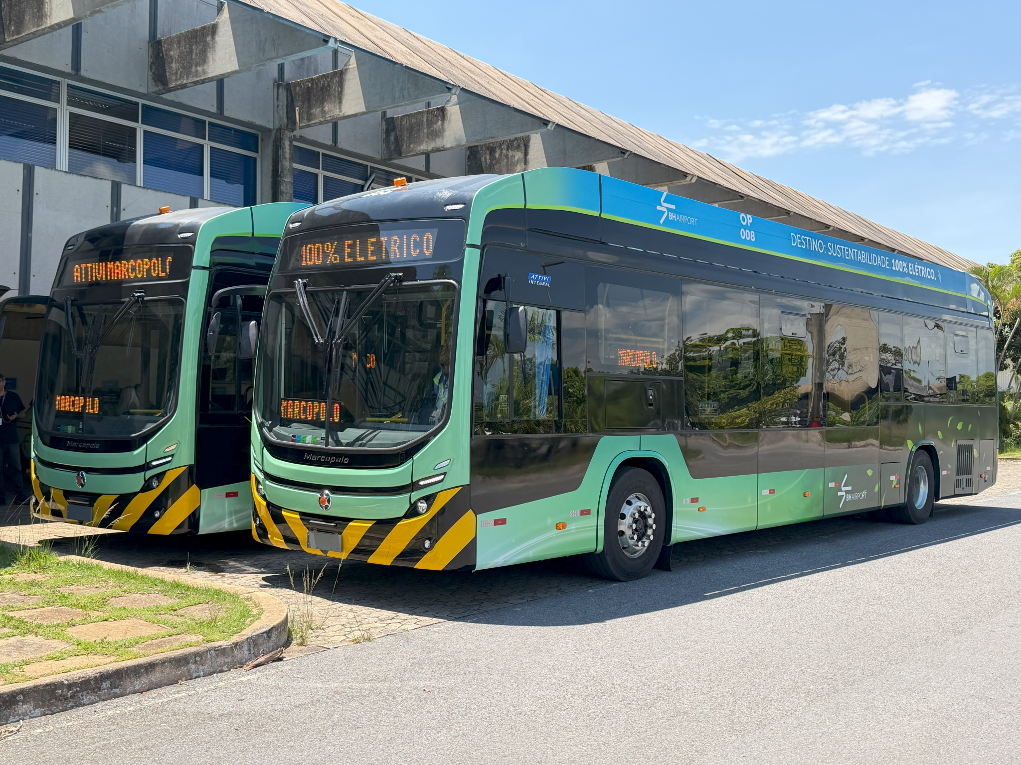 Ônibus elétricos adquiridos da Marcopolo foram customizados para atender às exigências do ambiente aeroportuário - Crédito: divulgação